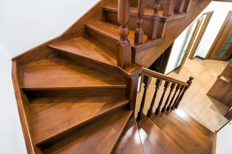 Meilleurs astuces et conseils pour l’entretien d’un escalier en bois