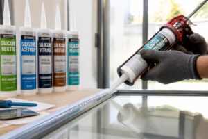 découvrez comment choisir le meilleur silicone pour vitre afin de réussir parfaitement vos joints d'étanchéité et garantir une finition durable et efficace.